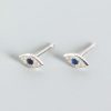Pendientes Ojitos. Pequeños pendientes mini en plata de ley de ojo con diamantes y una piedra azul.