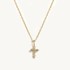 Colgante Cruz Oro. Delicado collar dorado hecho en plata de ley 925 bañado en oro 18k con un pequeño colgante de cruz con circonitas.