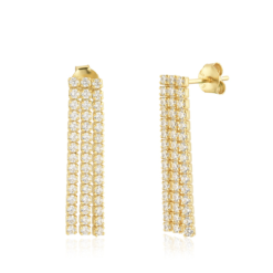 Pendientes Borla Oro son un cañón de luz. Pendientes largos de boda y fiesta en oro con diamantes. Delicados y elegantes.