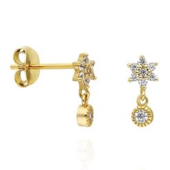 Pendientes Florecita Oro. Pendientes mini dorados con diamantes en forma de flor y charm colgante con chatón. Oro y plata.
