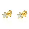 Los Pendientes Estrellita Brilli Oro son tan pequeños que puedes dormir con ellos. Muy estilosos, iluminan el rostro. Pendientes Mini de oro en forma de estrella con brillantito.