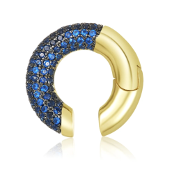 Pendiente Ear cuff Shiny Blanco Oro 18k. Pendientes ear cuff dorados de oro con brillantes de varios colores. Pendientes sin agujero.