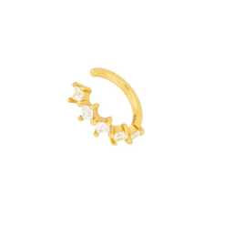 Nuestro Pendiente Ear Cuff Olivia Oro 18k. Delicado y con personalidad. Pendiente sin agujero de oro con diamantes Dorado.