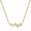 Colgante Chatones Oro minimalista y elegante. Collar de cadena dorado con charms colgantes de chatones, hecho en oro con pequeños diamantes.