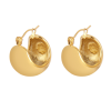 Pendientes Argolla Aro Dorados Acero Inoxidable. Aros dorados de forma clásica. Pendientes de acero inoxidable de aro dorados, un fondo de joyero.