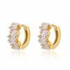 Pendientes de Aro Brillantitos Oro. Pendientes de aro dorados con tres diamantes. Son pequeños, pegaditos a la oreja.