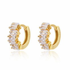 Pendientes de Aro Brillantitos Oro. Pendientes de aro dorados con tres diamantes. Son pequeños, pegaditos a la oreja.