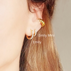 Pendientes criollas Emily Plata. Ideales pendientes de aro en plata de ley con pequeños diamantes. Un clásico.