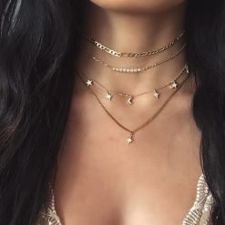 Colgante Estrellitas Oro. Colgante de cadena dorada finita con estrellitas de diamantes.
