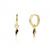 Pendientes Aro Rayo Lila Oro. Aros dorados de plata de ley chapada en oro 18 k con charm colgante de rayo esmaltado en color negro.