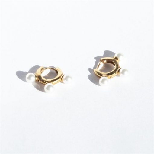 Pendientes Aro Tres Perlas Oro. Aros dorados con tres perlas en plata de ley 925 chapada en oro 18 k con tres perlas.