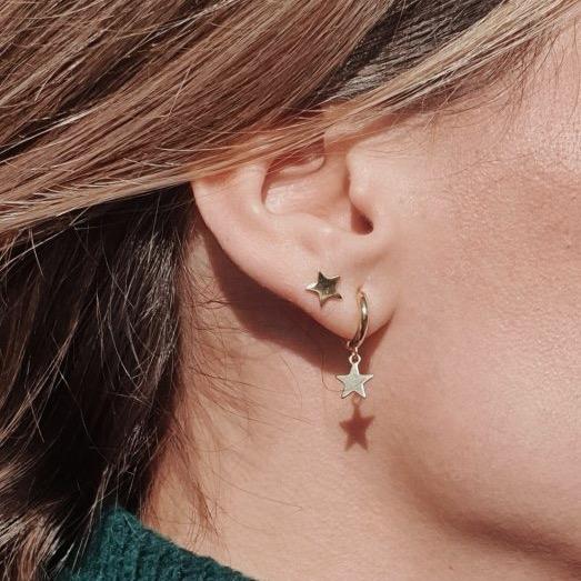 Pendientes Aro Estrella Oro. Pendientes aro con estrella colgante dorados realizados en plata de ley 925 chapados en oro 18 k.