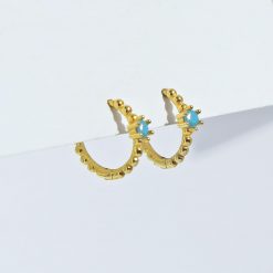 Pendientes Turquesa Bolas Oro. Pequeños pendientes de aro mini de bolas en oro con piedra turquesa en el centro.