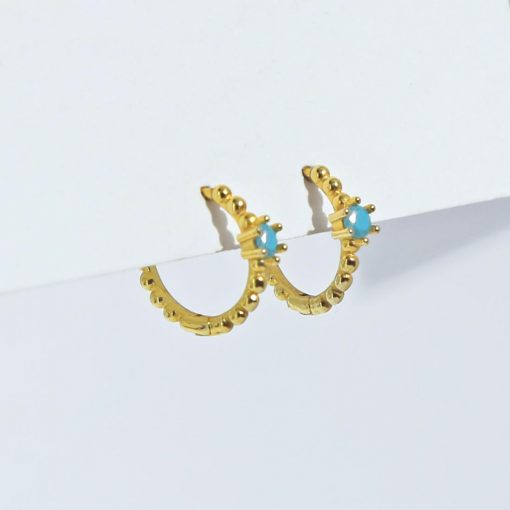 Pendientes Turquesa Bolas Oro. Pequeños pendientes de aro mini de bolas en oro con piedra turquesa en el centro.