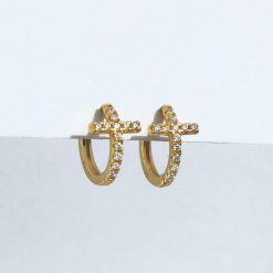 Pendientes Mini Cruz Oro. Pendientes de Aro pequeños dorados plateados de cruz mini con pequeñas circonitass.