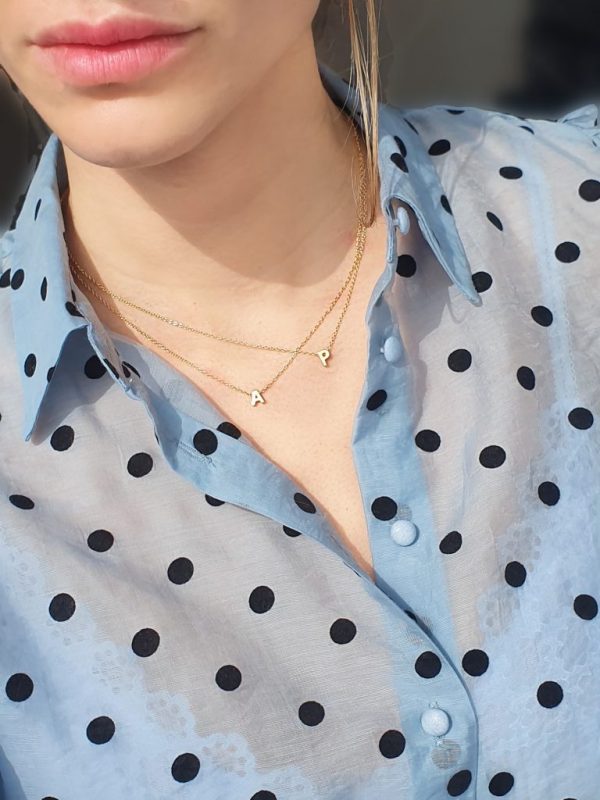 Colgantes y collares con iniciales y letras. Cadena con letra colgante inicial de oro 18 k y plata plateado dorado.