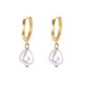Pendientes perlas aro oro. Pendientes de aro dorados con perla colgante. Comprar pendientes perlas oro 18k.