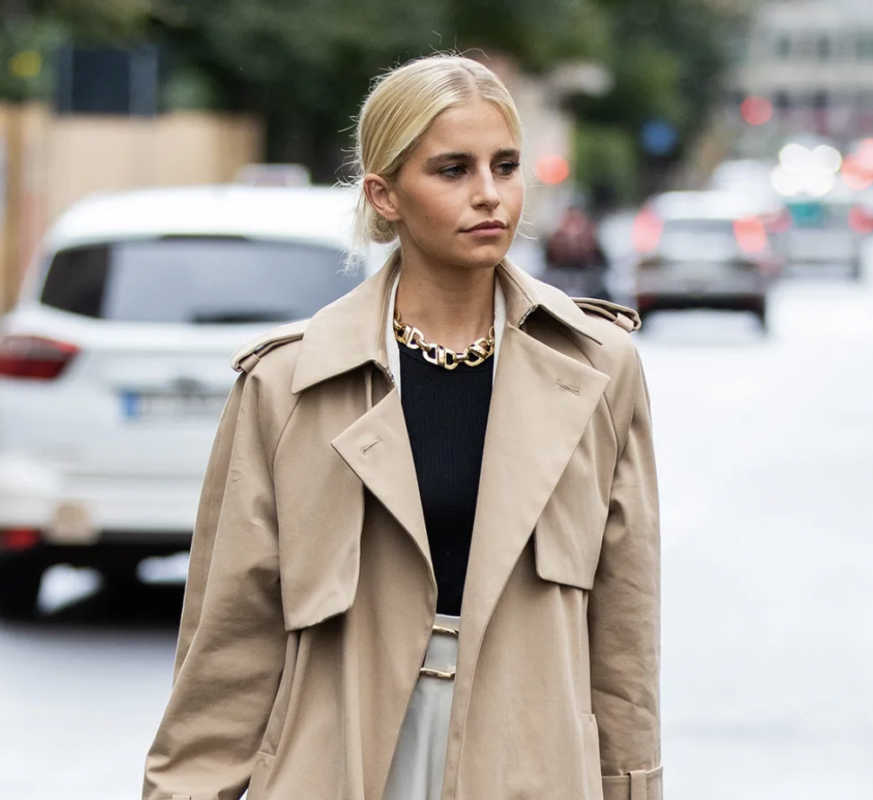 Joyas: tendencias otoño invierno 2022. Pendientes, collares y pulseras dorados y plateados, cadenas, piedras.