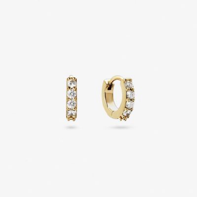Pendientes pequeños y mini, joyas minimalistas de moda. Pendiientes de de aro, dorados, plateados, estrella, círculo, cruz, tipo dormilona, con un solitario o diamante.