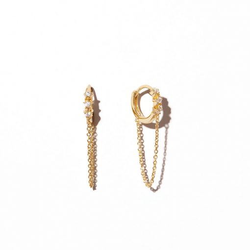 Pendientes Aro Cadena Oro. Aros con piedras tipo diamante y cadena. Aros dorados con circonitas y pequeñas cadenas.